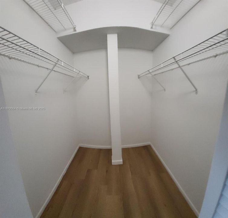 合同活跃: $2,000 (2 贝兹, 2 浴室, 1290 平方英尺)