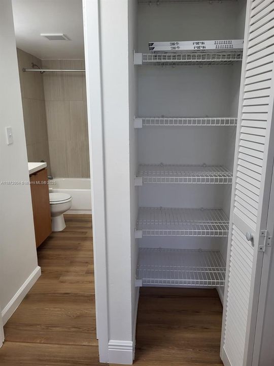 合同活跃: $2,000 (2 贝兹, 2 浴室, 1290 平方英尺)