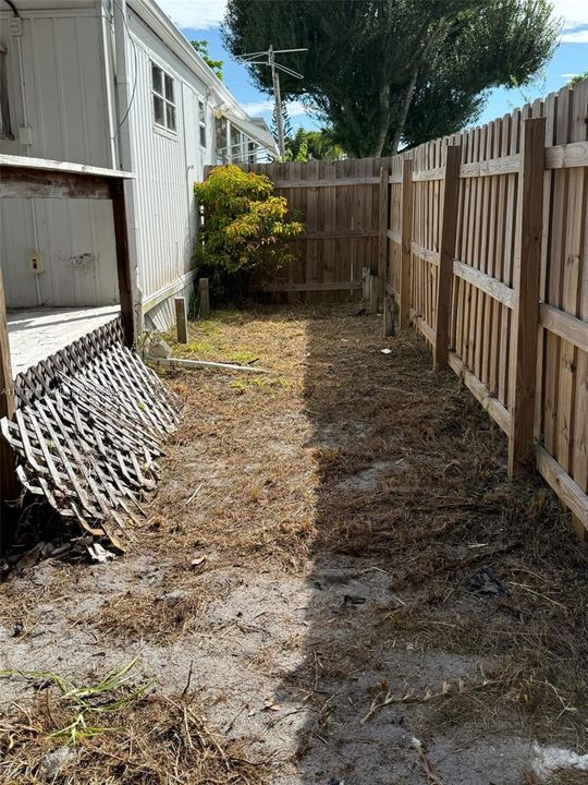 For Sale: $149,900 (2 beds, 1 baths, 960 Square Feet)