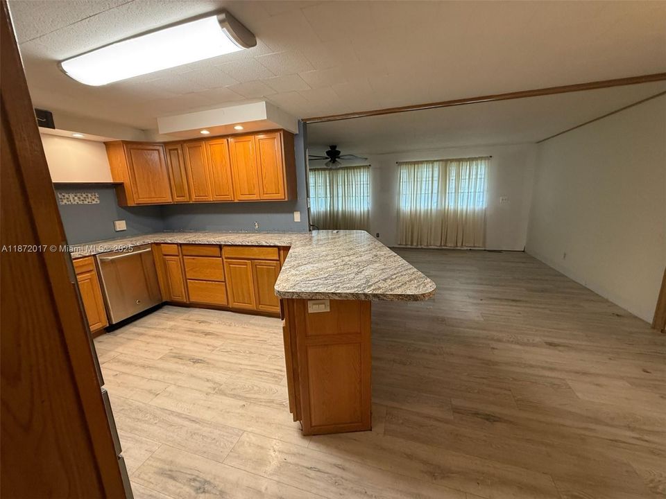 For Sale: $149,900 (2 beds, 1 baths, 960 Square Feet)