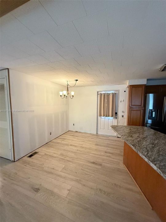 For Sale: $149,900 (2 beds, 1 baths, 960 Square Feet)