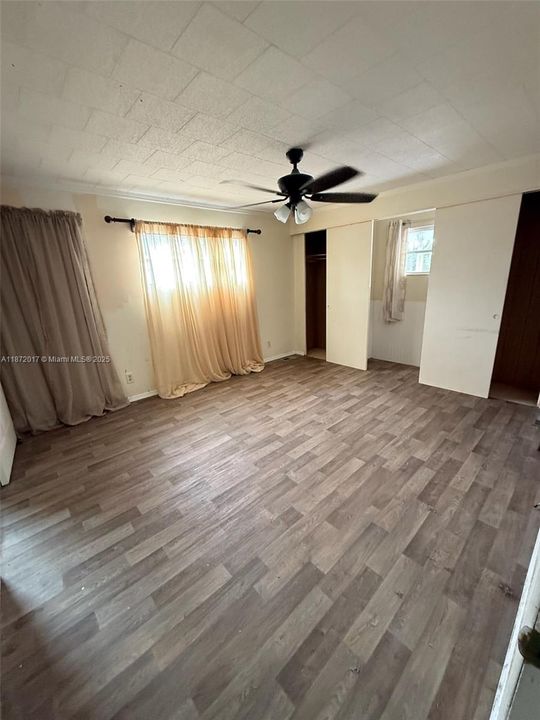 For Sale: $149,900 (2 beds, 1 baths, 960 Square Feet)