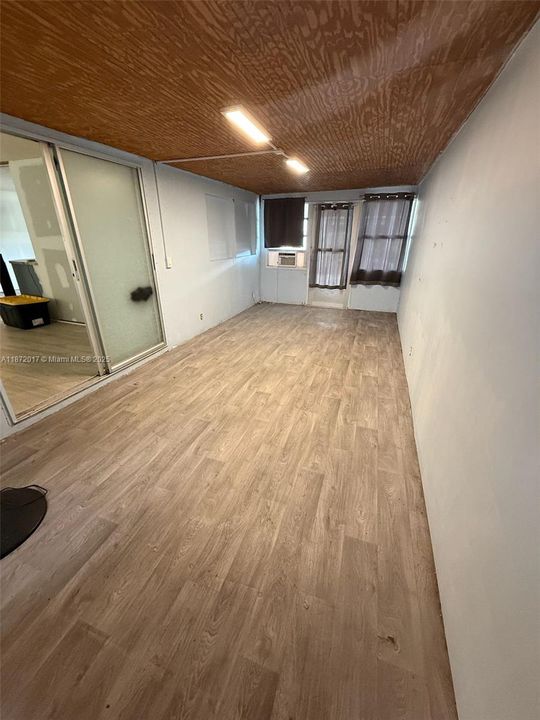 For Sale: $149,900 (2 beds, 1 baths, 960 Square Feet)