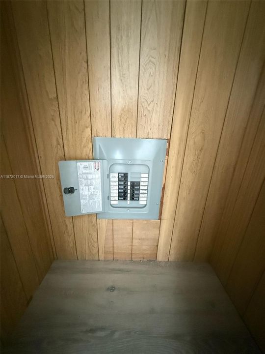 For Sale: $149,900 (2 beds, 1 baths, 960 Square Feet)