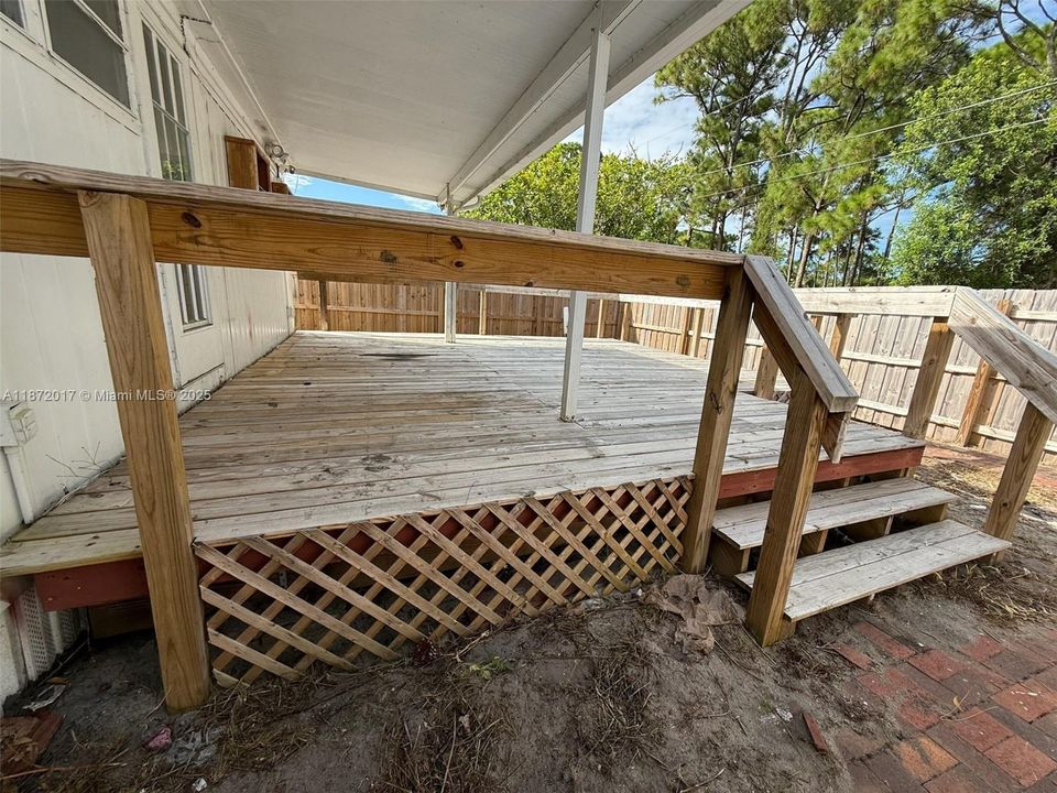 For Sale: $149,900 (2 beds, 1 baths, 960 Square Feet)