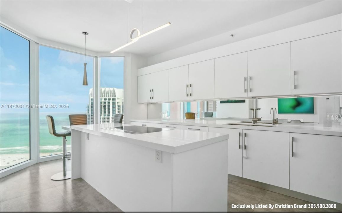 最近售出: $3,525,000 (2 贝兹, 2 浴室, 2040 平方英尺)