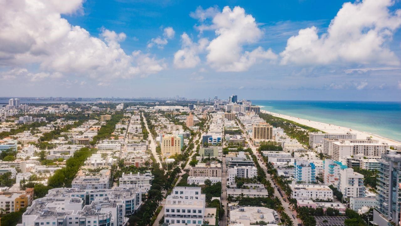 最近售出: $3,525,000 (2 贝兹, 2 浴室, 2040 平方英尺)