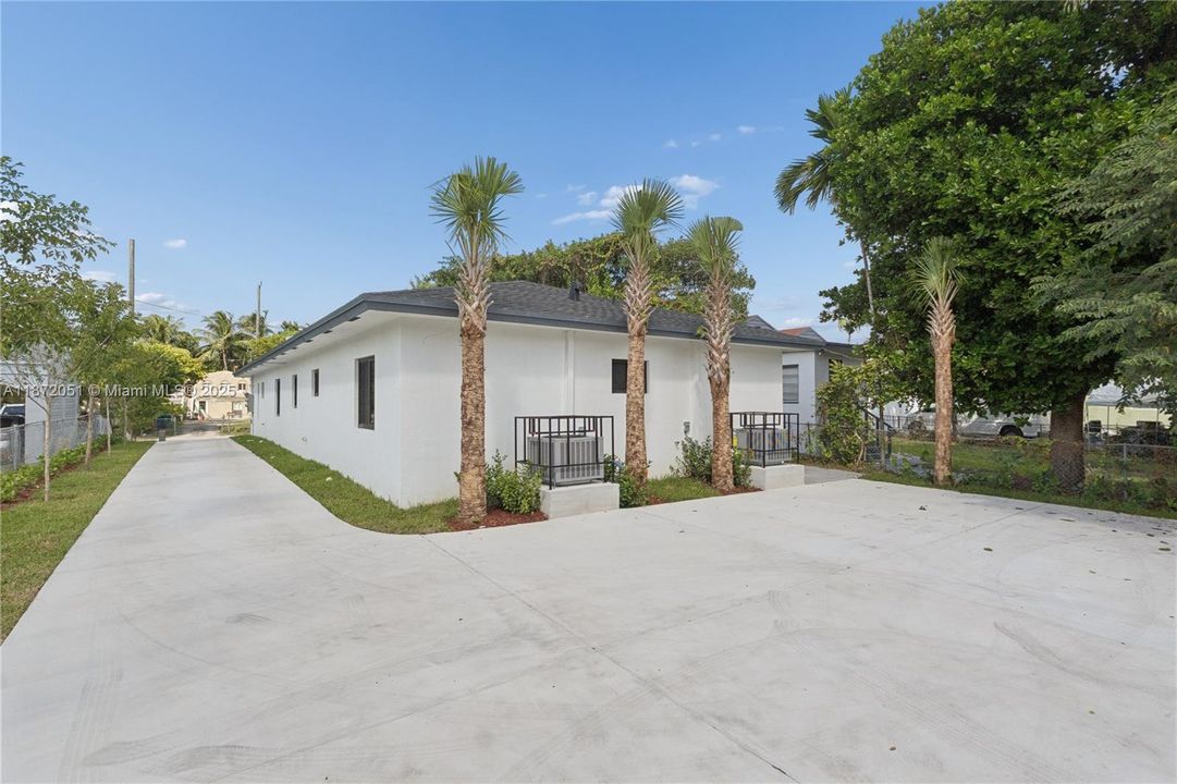 For Sale: $451,000 (3 beds, 2 baths, 1120 Square Feet)