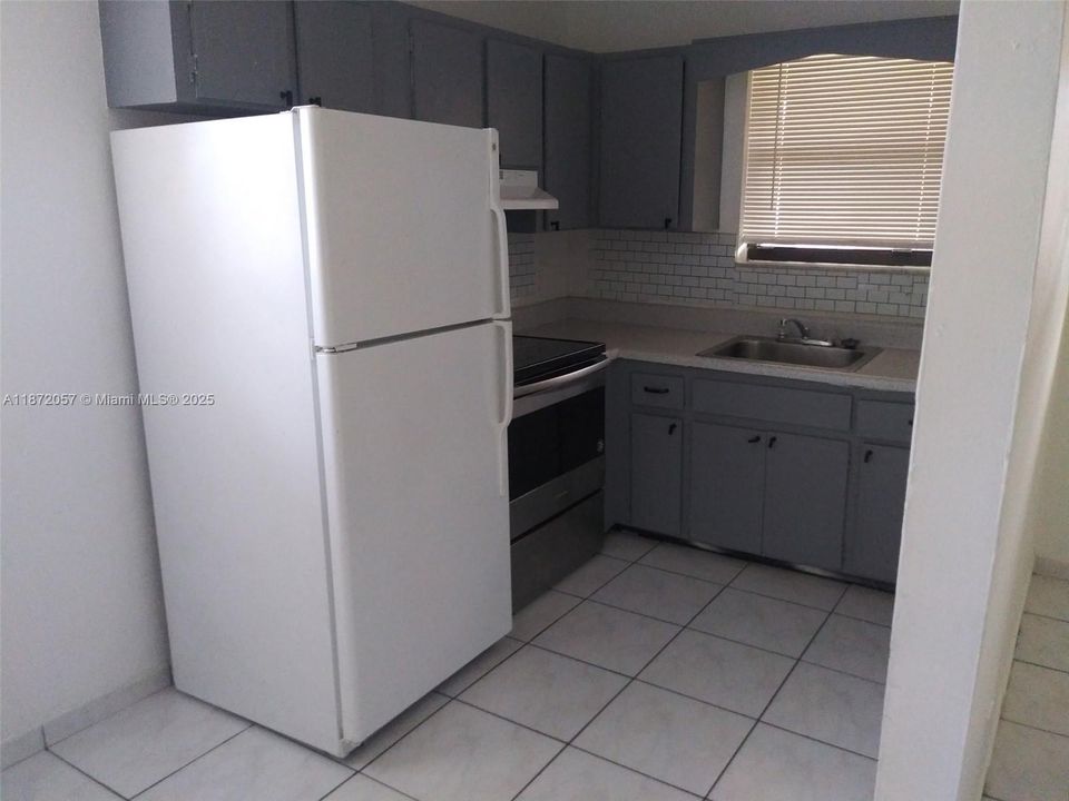 Active With Contract: $1,250 (1 beds, 1 baths, 5894 Square Feet)