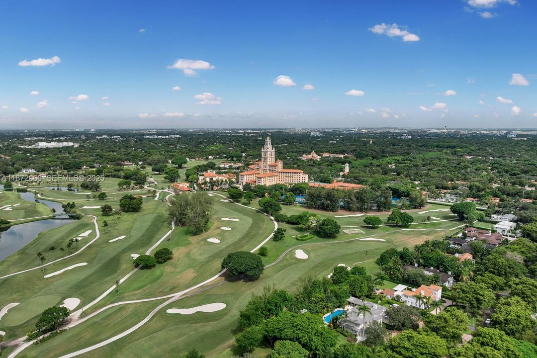 En Venta: $4,190,000 (4 camas, 3 baños, 3513 Pies cuadrados)