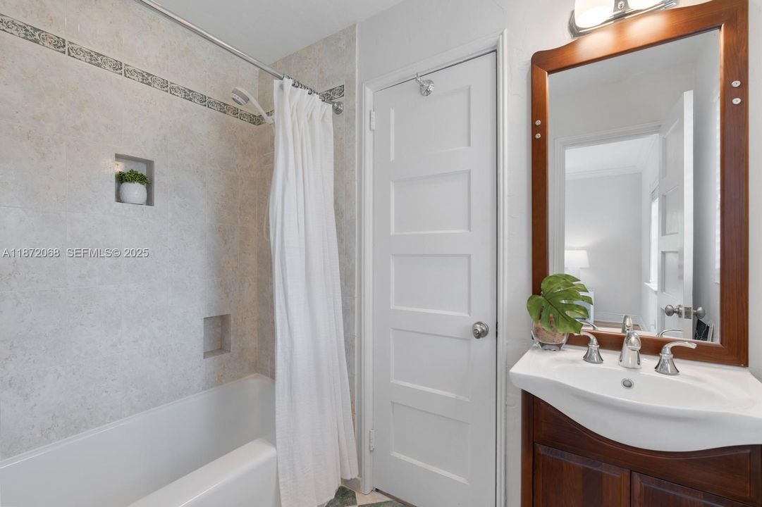 En Venta: $4,190,000 (4 camas, 3 baños, 3513 Pies cuadrados)