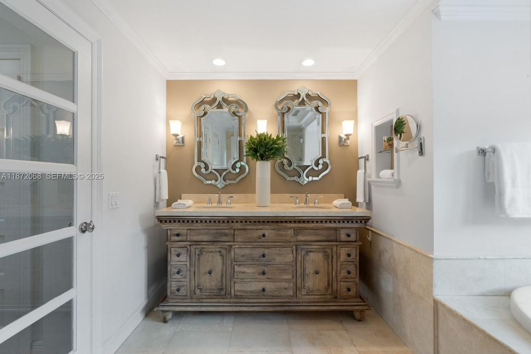 En Venta: $4,190,000 (4 camas, 3 baños, 3513 Pies cuadrados)