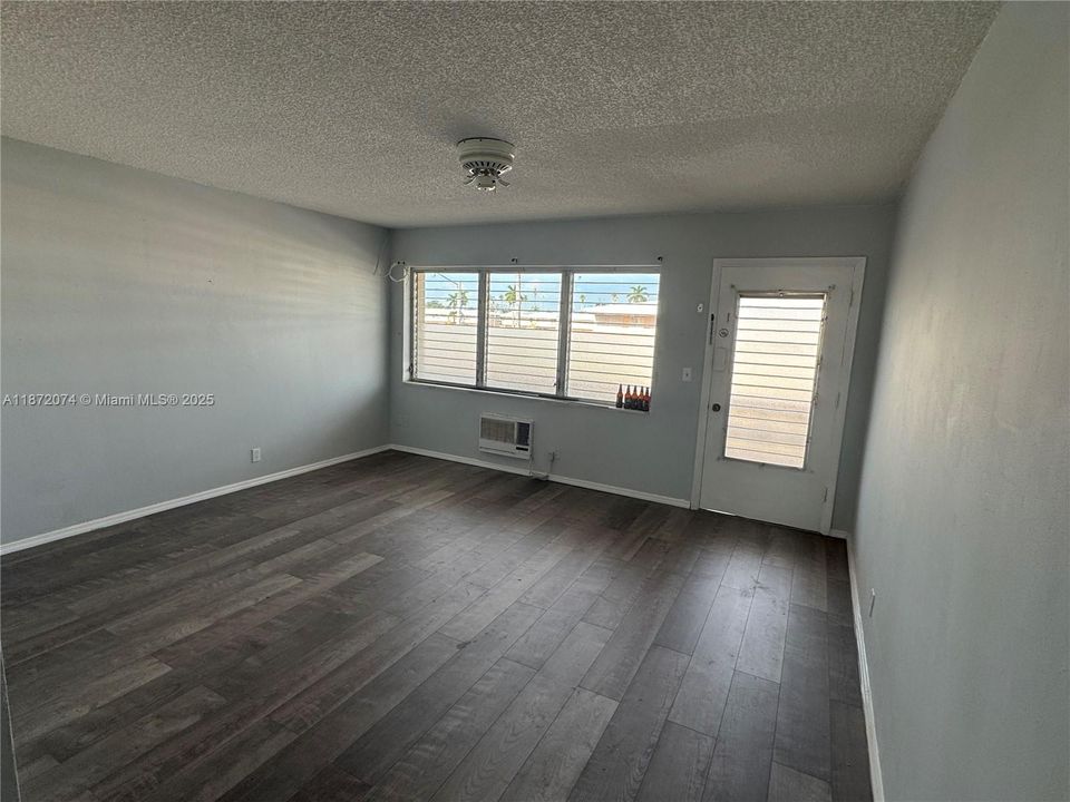 На продажу: $87,500 (1 спален, 1 ванн, 625 Квадратных фут)