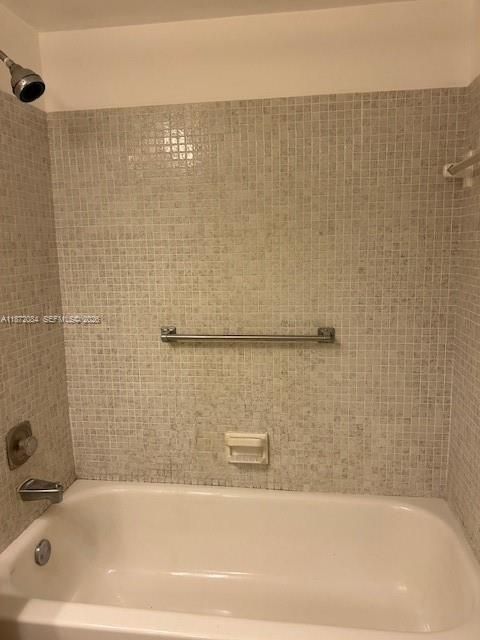 На продажу: $79,900 (1 спален, 1 ванн, 700 Квадратных фут)