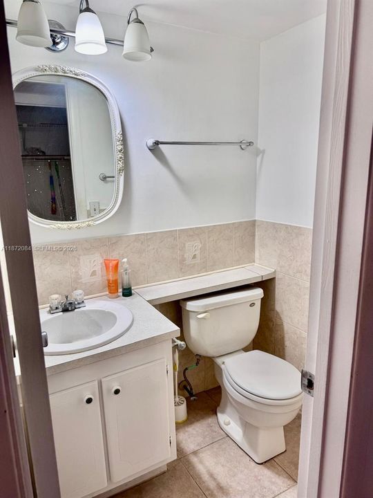 На продажу: $79,900 (1 спален, 1 ванн, 700 Квадратных фут)