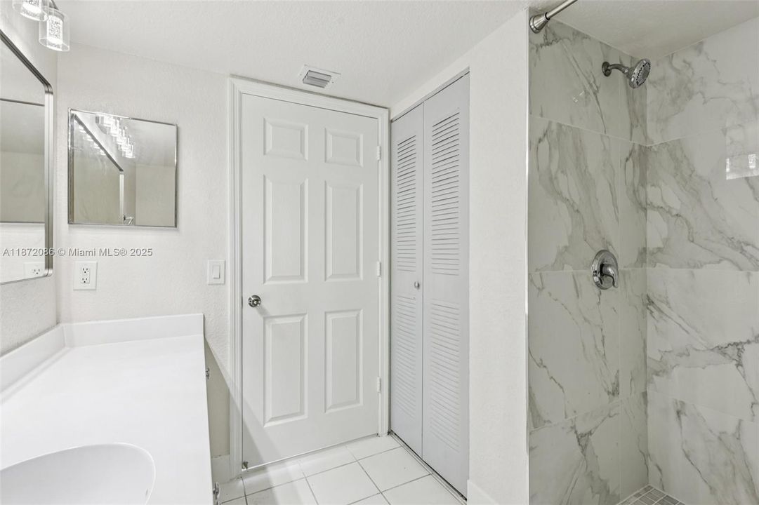 For Sale: $230,000 (3 beds, 2 baths, 1126 Square Feet)