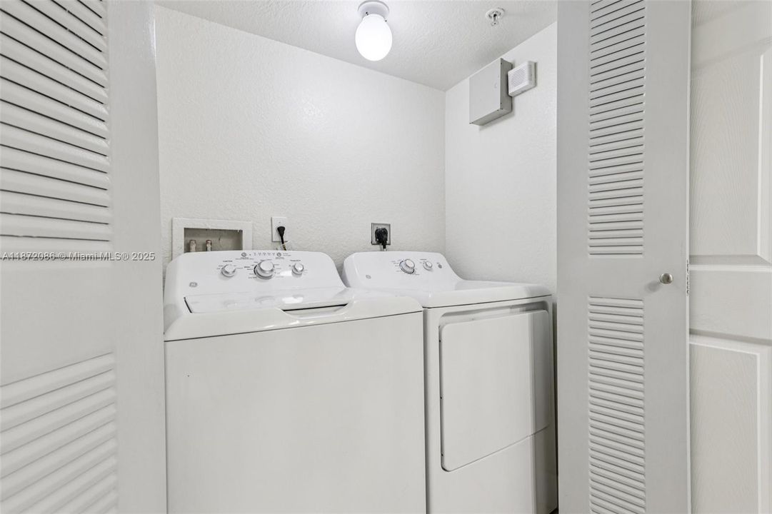 For Sale: $230,000 (3 beds, 2 baths, 1126 Square Feet)