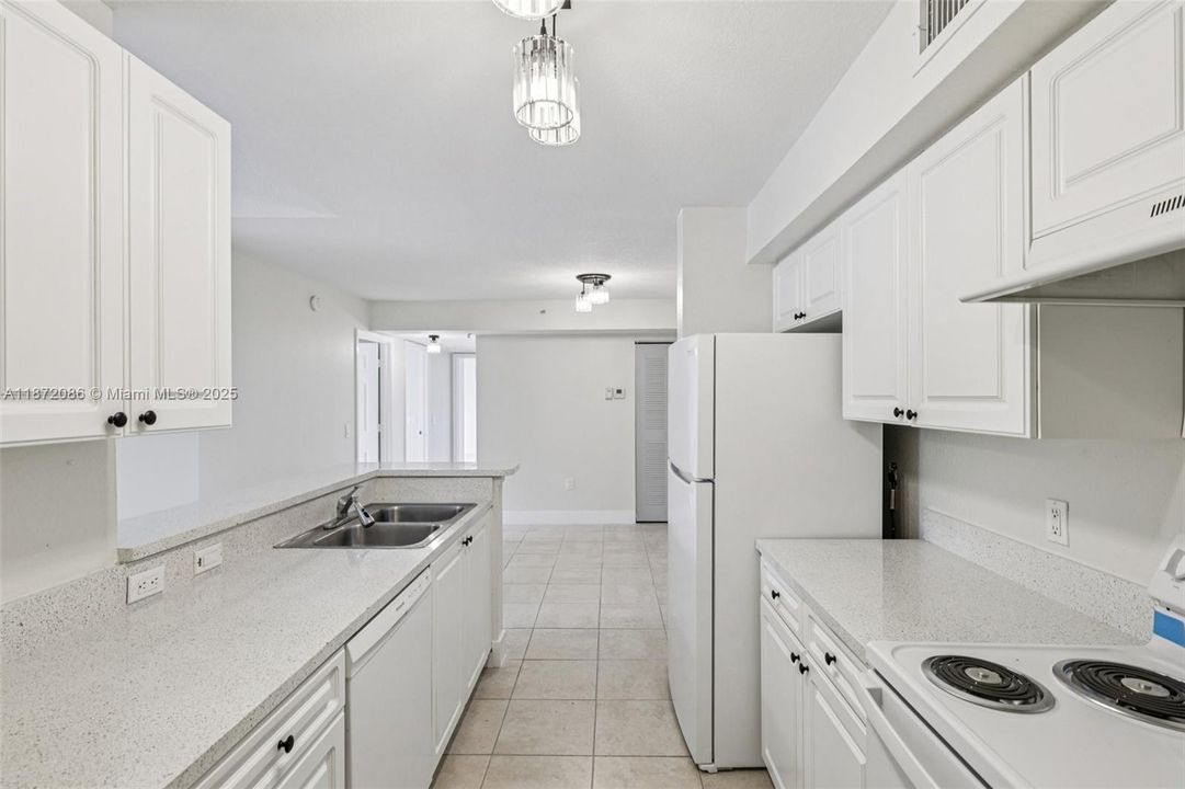 For Sale: $230,000 (3 beds, 2 baths, 1126 Square Feet)