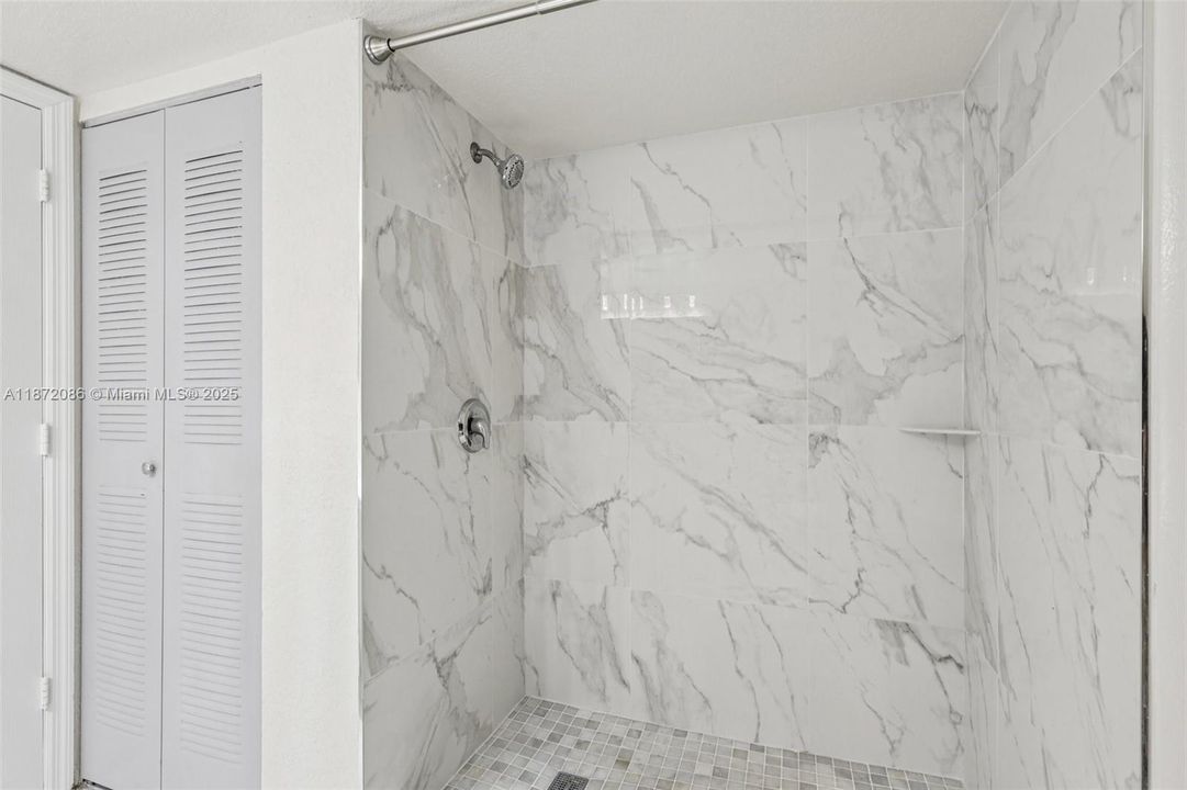 For Sale: $230,000 (3 beds, 2 baths, 1126 Square Feet)