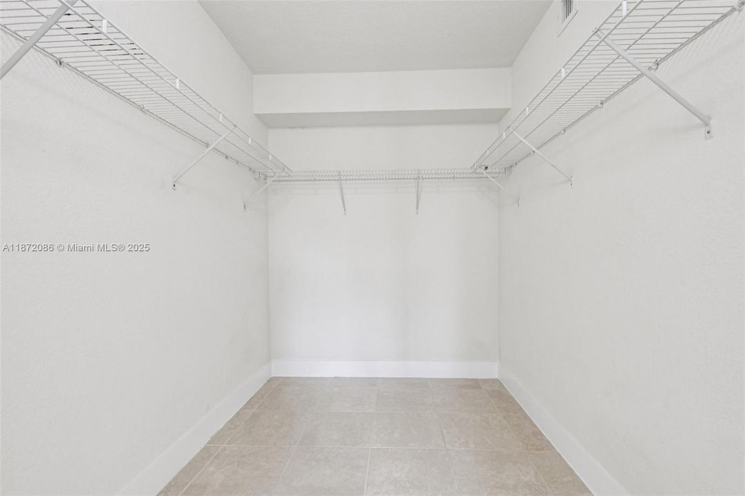 For Sale: $230,000 (3 beds, 2 baths, 1126 Square Feet)