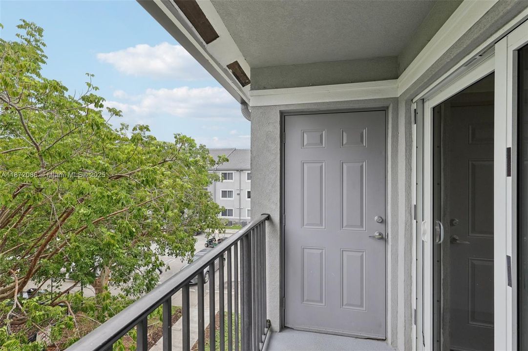 For Sale: $230,000 (3 beds, 2 baths, 1126 Square Feet)