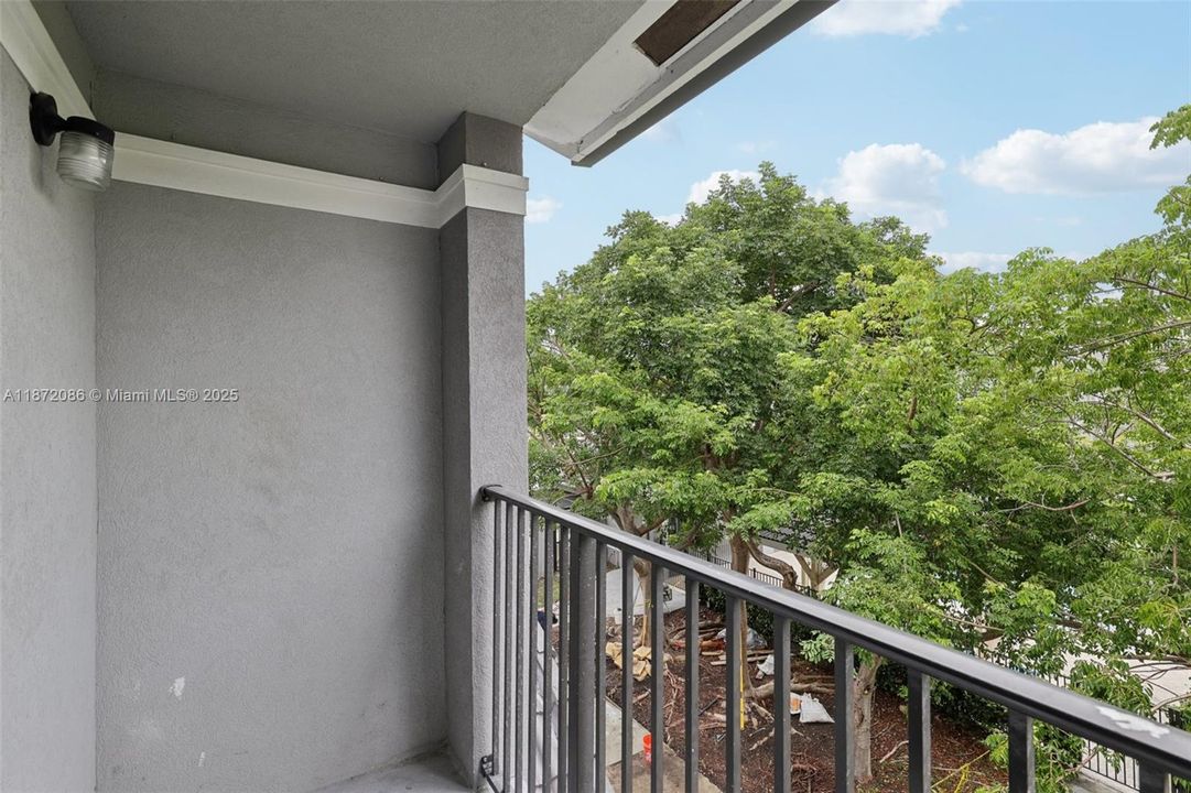 For Sale: $230,000 (3 beds, 2 baths, 1126 Square Feet)