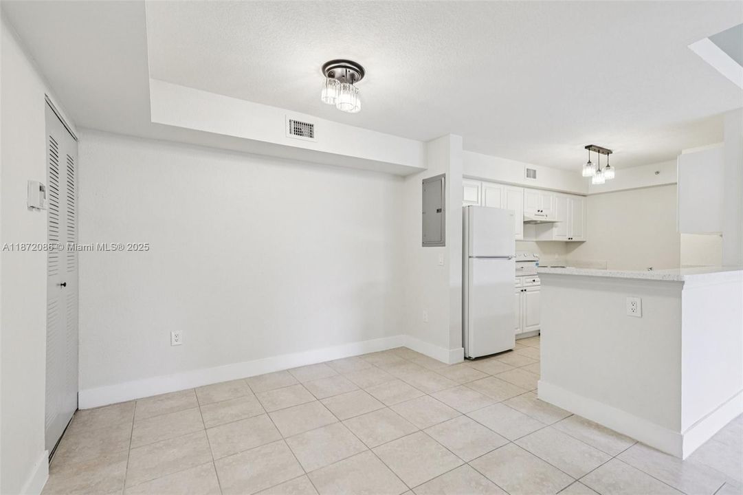 For Sale: $230,000 (3 beds, 2 baths, 1126 Square Feet)