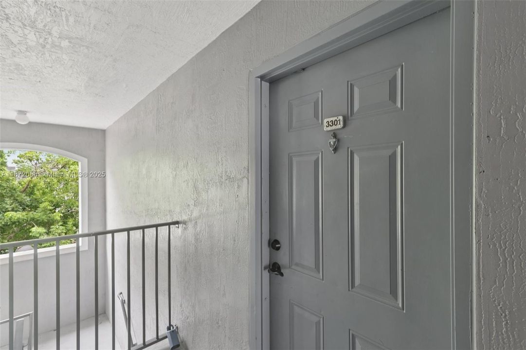 For Sale: $230,000 (3 beds, 2 baths, 1126 Square Feet)