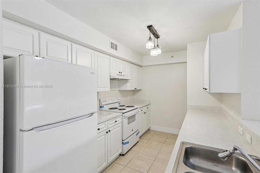 For Sale: $230,000 (3 beds, 2 baths, 1126 Square Feet)