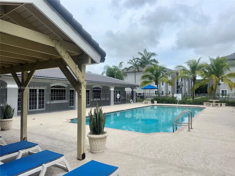 For Sale: $230,000 (3 beds, 2 baths, 1126 Square Feet)