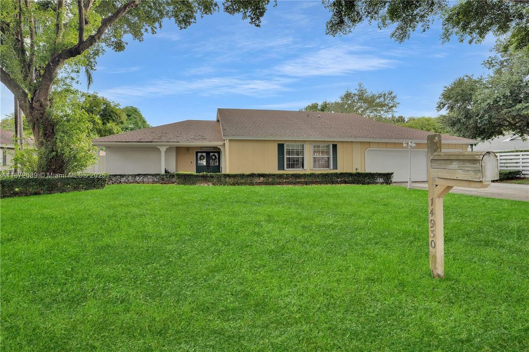 For Sale: $1,177,000 (6 beds, 3 baths, 2959 Square Feet)