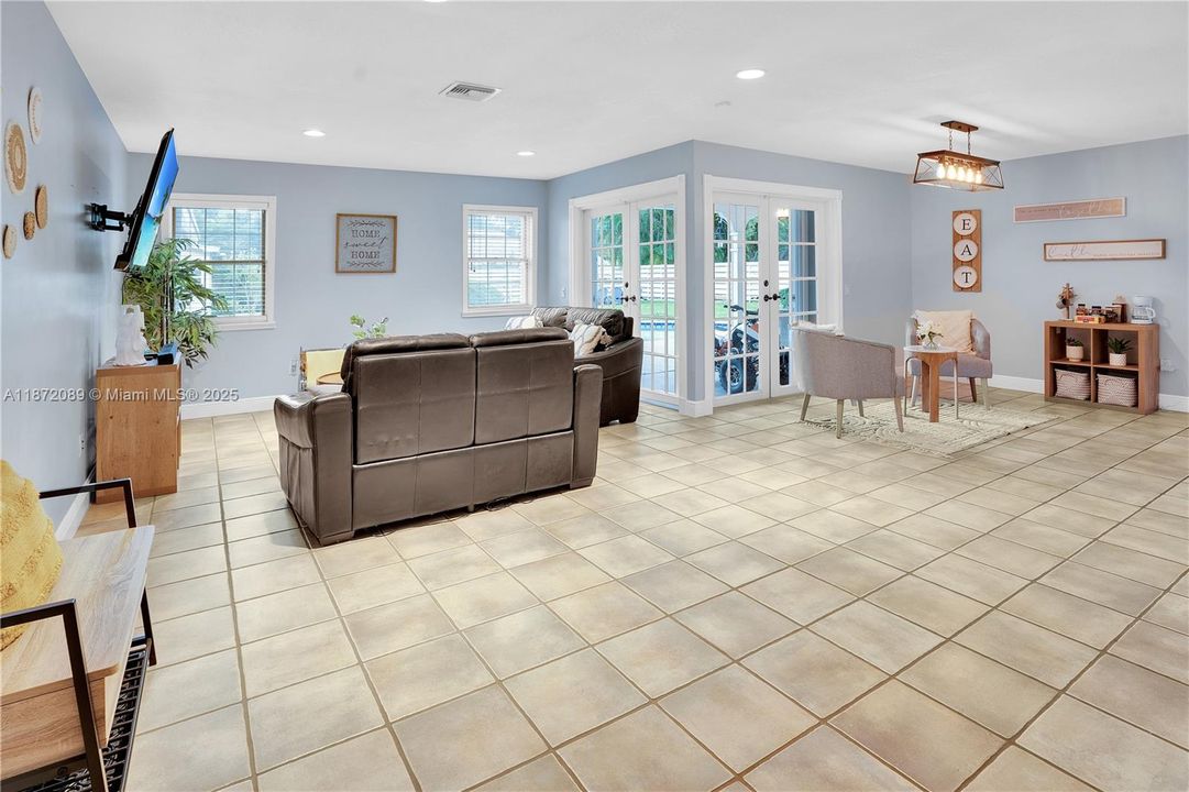 For Sale: $1,177,000 (6 beds, 3 baths, 2959 Square Feet)