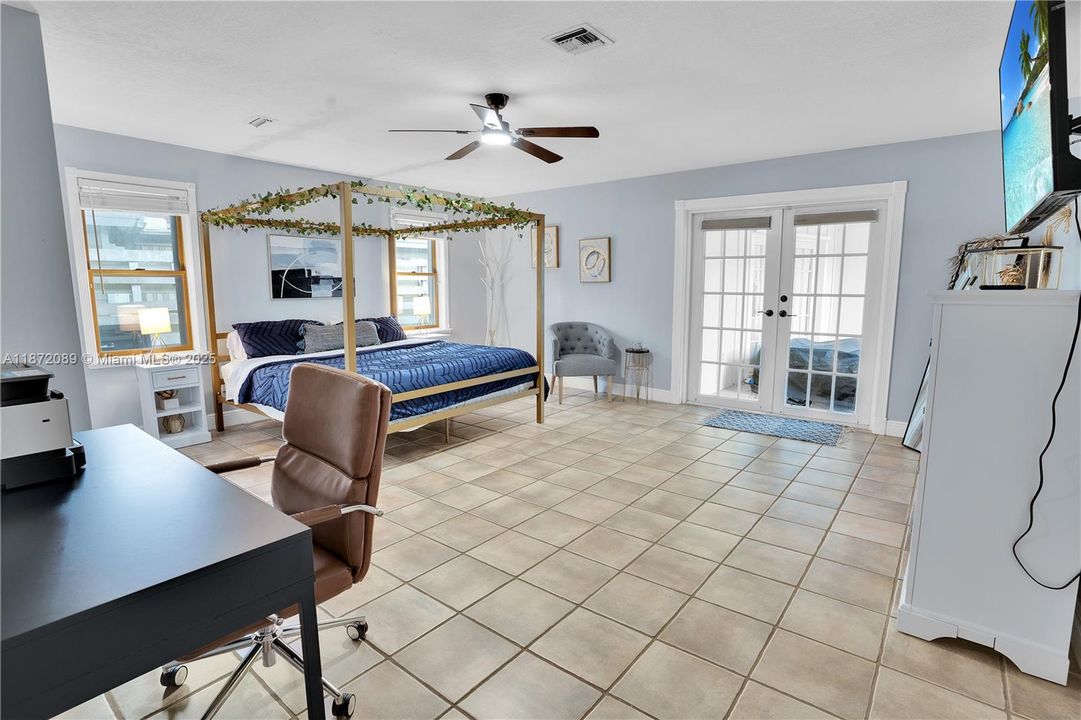 For Sale: $1,177,000 (6 beds, 3 baths, 2959 Square Feet)