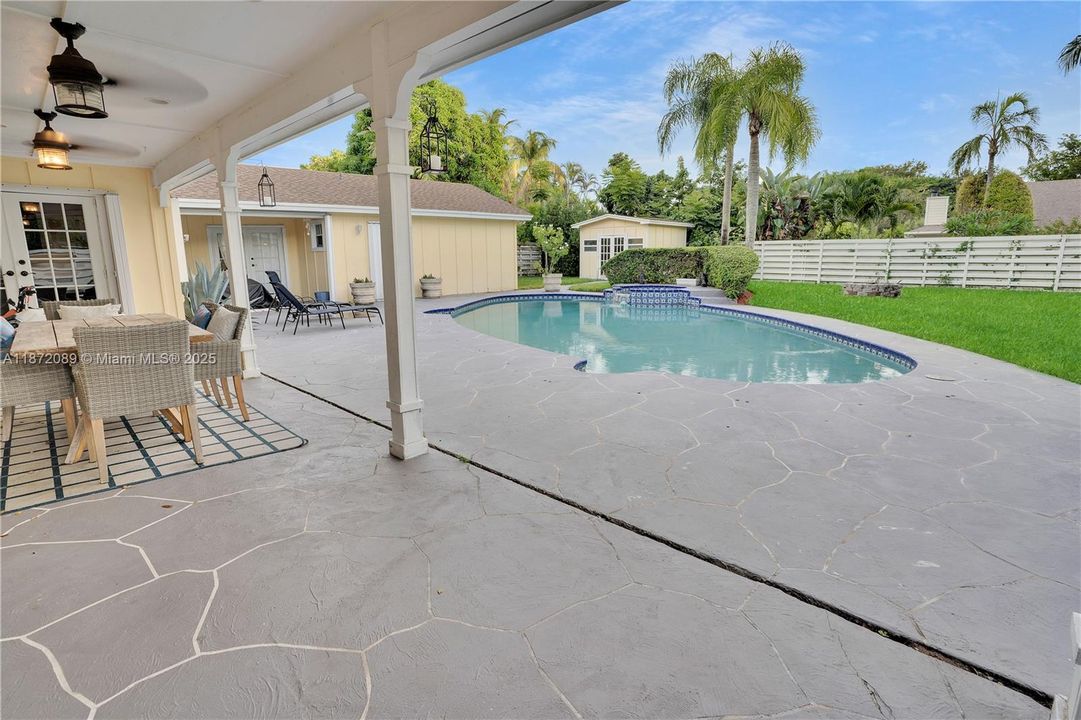 For Sale: $1,177,000 (6 beds, 3 baths, 2959 Square Feet)