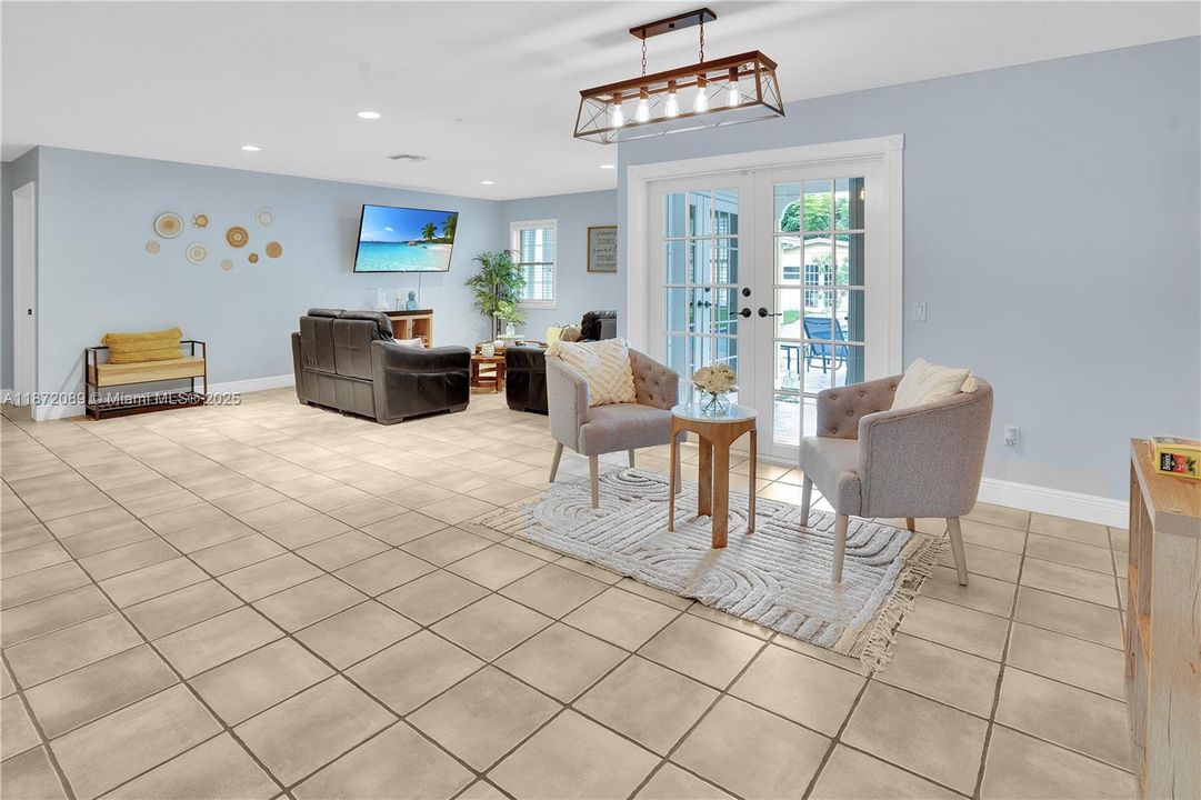 For Sale: $1,177,000 (6 beds, 3 baths, 2959 Square Feet)