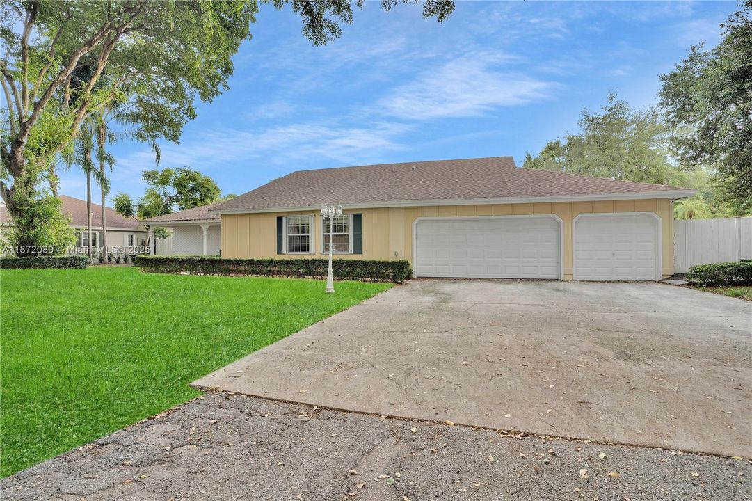 For Sale: $1,177,000 (6 beds, 3 baths, 2959 Square Feet)