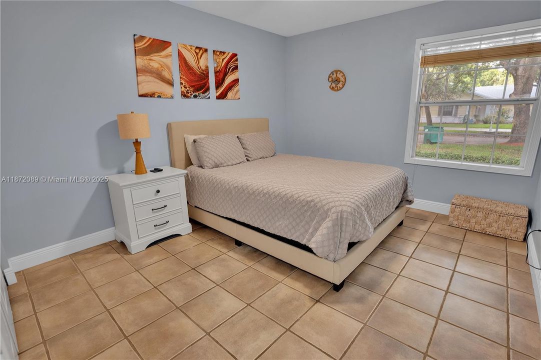 For Sale: $1,177,000 (6 beds, 3 baths, 2959 Square Feet)