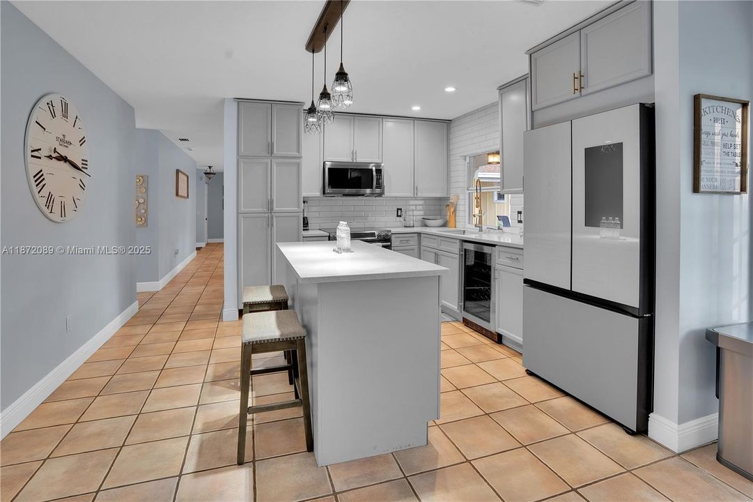 For Sale: $1,177,000 (6 beds, 3 baths, 2959 Square Feet)