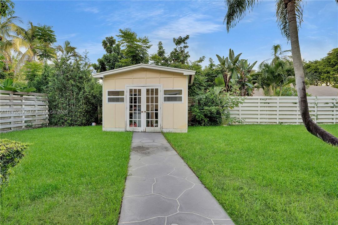 For Sale: $1,177,000 (6 beds, 3 baths, 2959 Square Feet)