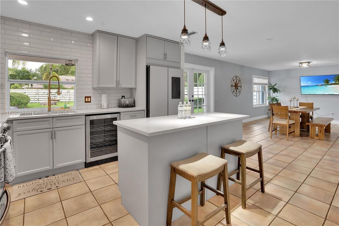 For Sale: $1,177,000 (6 beds, 3 baths, 2959 Square Feet)