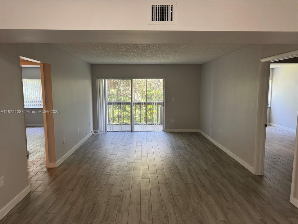 En Venta: $230,000 (2 camas, 2 baños, 1057 Pies cuadrados)
