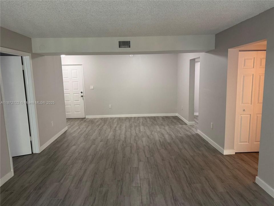 En Venta: $230,000 (2 camas, 2 baños, 1057 Pies cuadrados)