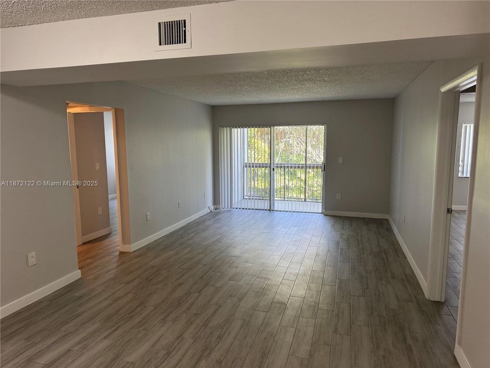 En Venta: $230,000 (2 camas, 2 baños, 1057 Pies cuadrados)