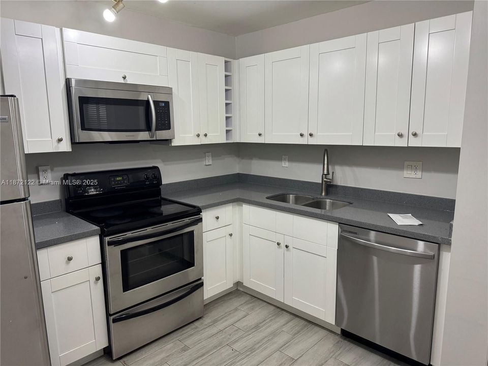 En Venta: $230,000 (2 camas, 2 baños, 1057 Pies cuadrados)