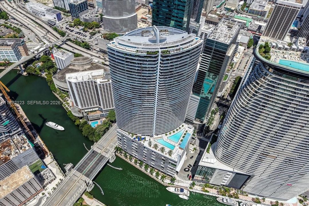 На продажу: $4,750,000 (4 спален, 4 ванн, 4310 Квадратных фут)
