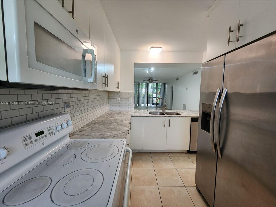 Active With Contract: $1,850 (2 beds, 2 baths, 1068 Square Feet)