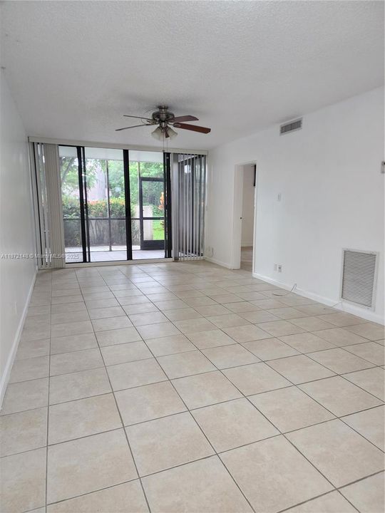 Active With Contract: $1,850 (2 beds, 2 baths, 1068 Square Feet)