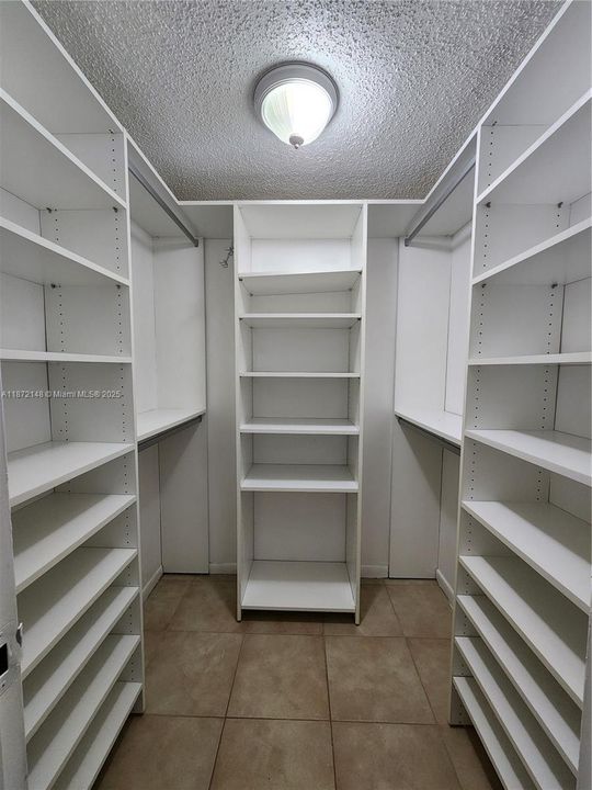 Active With Contract: $1,850 (2 beds, 2 baths, 1068 Square Feet)