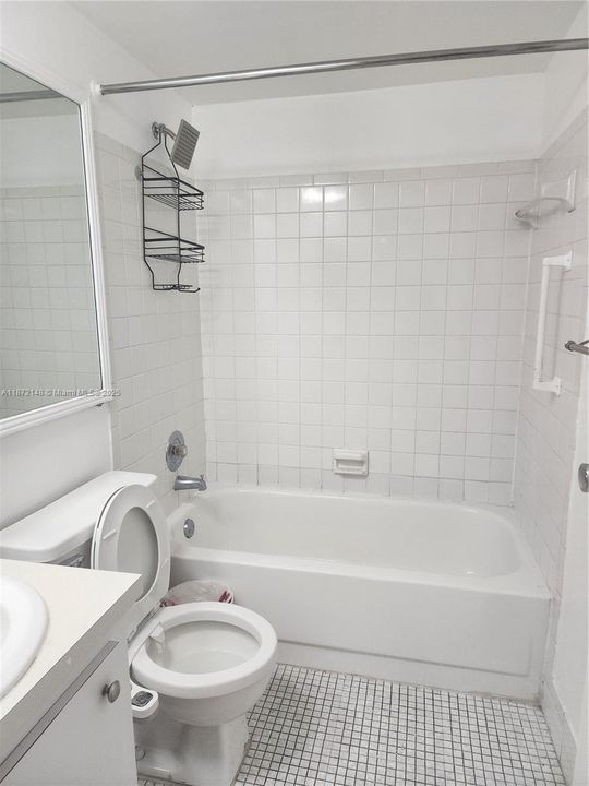 Active With Contract: $1,850 (2 beds, 2 baths, 1068 Square Feet)