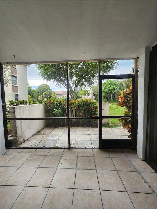 Active With Contract: $1,850 (2 beds, 2 baths, 1068 Square Feet)